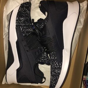 Women’s Reeboks Size 11